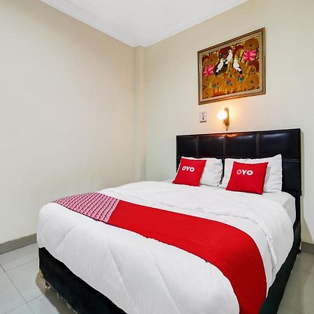 Oyo 90408 Hotel Horton Чиребон Екстер'єр фото