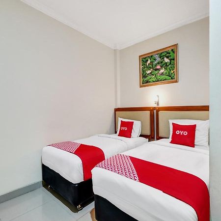 Oyo 90408 Hotel Horton Чиребон Екстер'єр фото