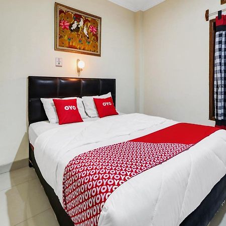 Oyo 90408 Hotel Horton Чиребон Екстер'єр фото