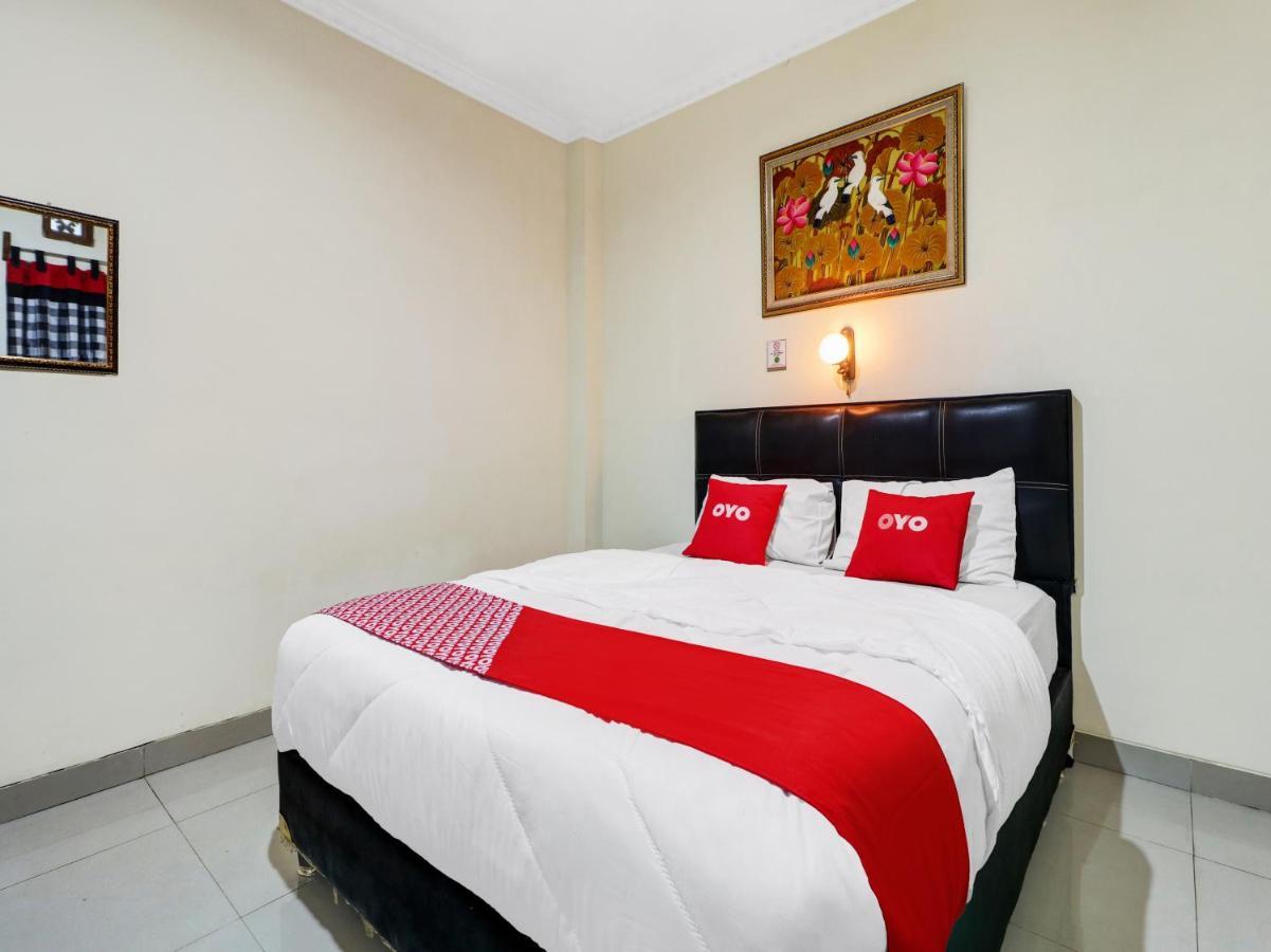 Oyo 90408 Hotel Horton Чиребон Екстер'єр фото