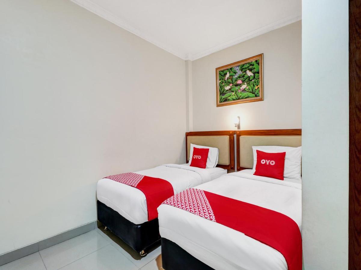 Oyo 90408 Hotel Horton Чиребон Екстер'єр фото