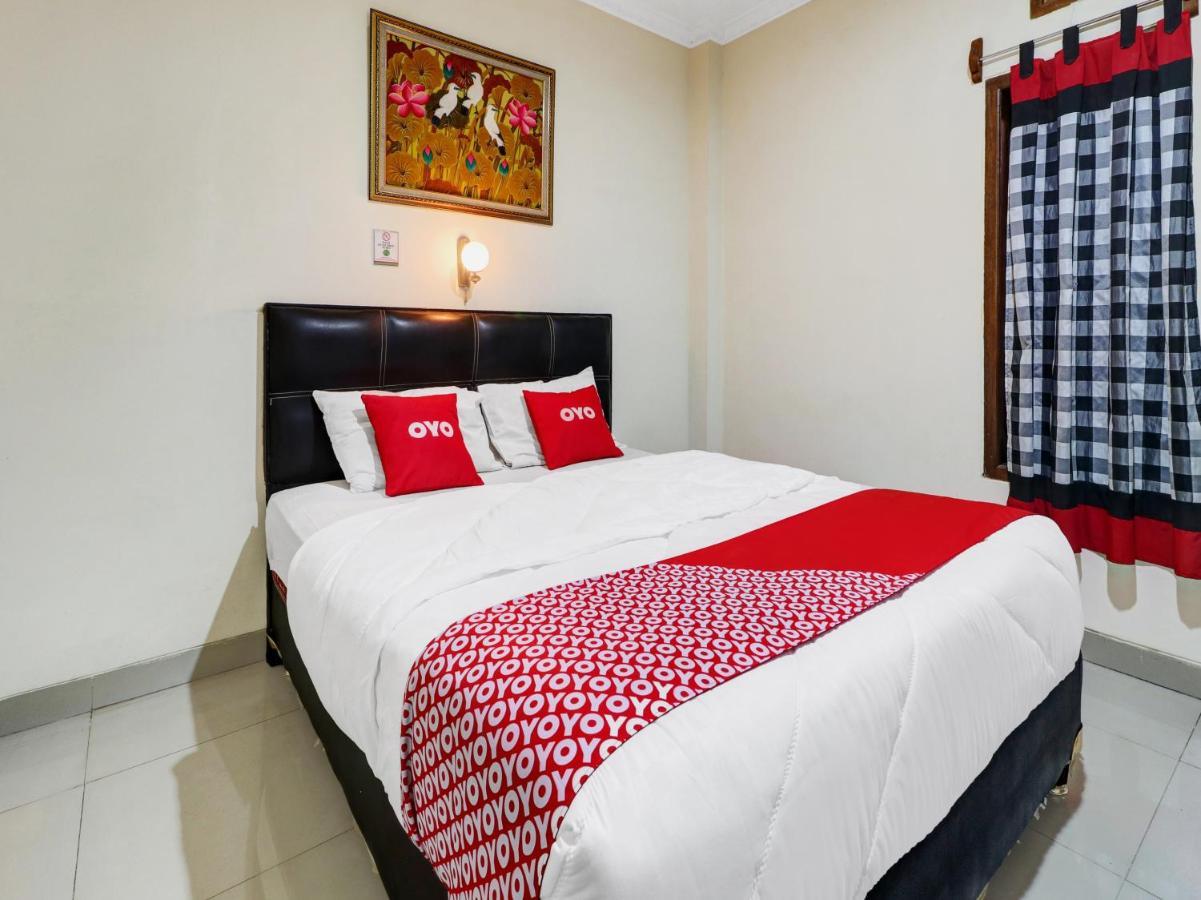 Oyo 90408 Hotel Horton Чиребон Екстер'єр фото