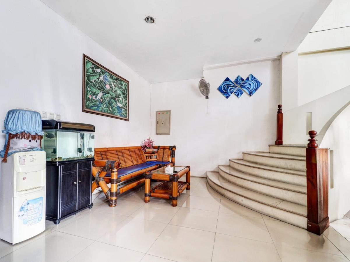 Oyo 90408 Hotel Horton Чиребон Екстер'єр фото