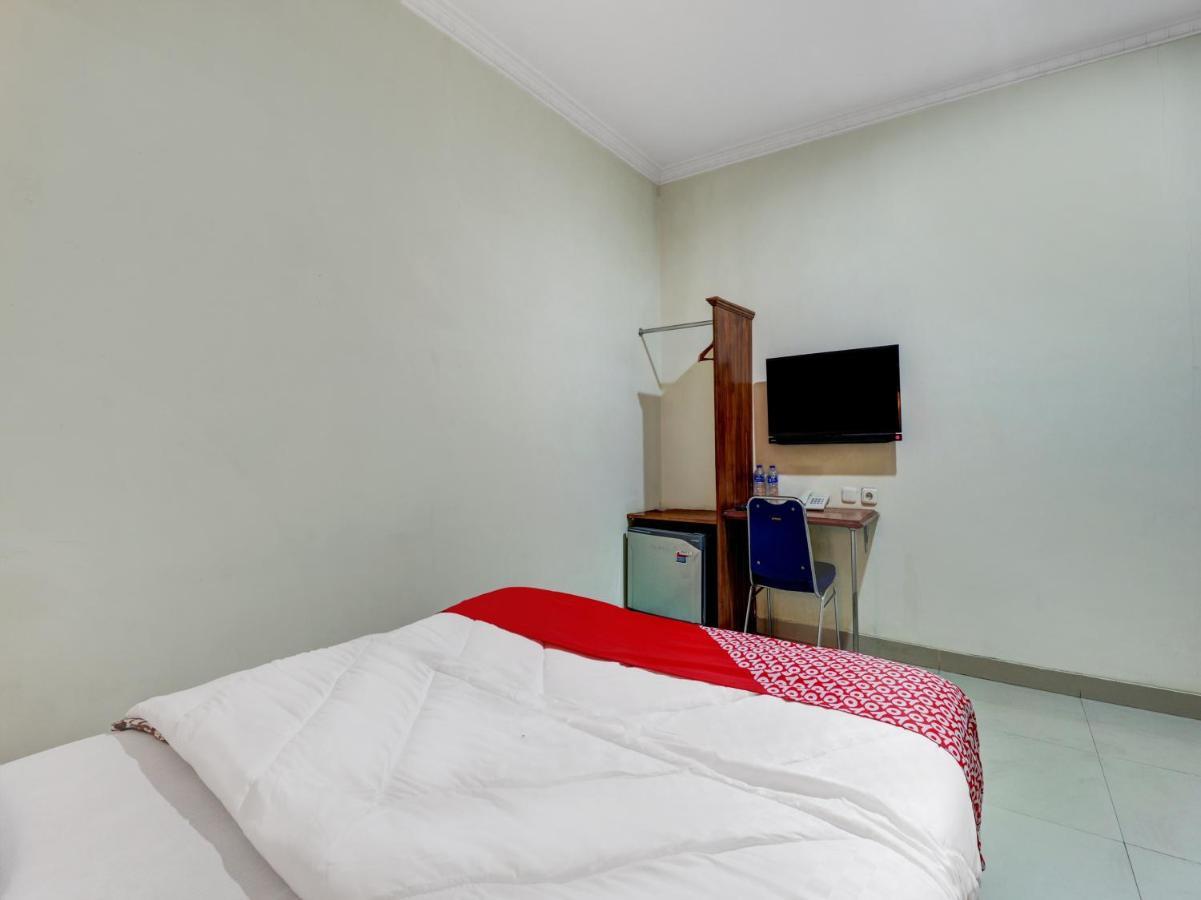 Oyo 90408 Hotel Horton Чиребон Екстер'єр фото