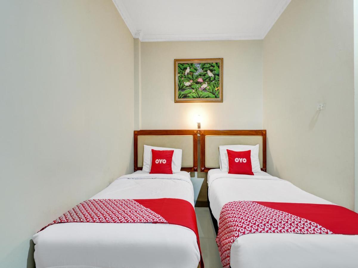 Oyo 90408 Hotel Horton Чиребон Екстер'єр фото