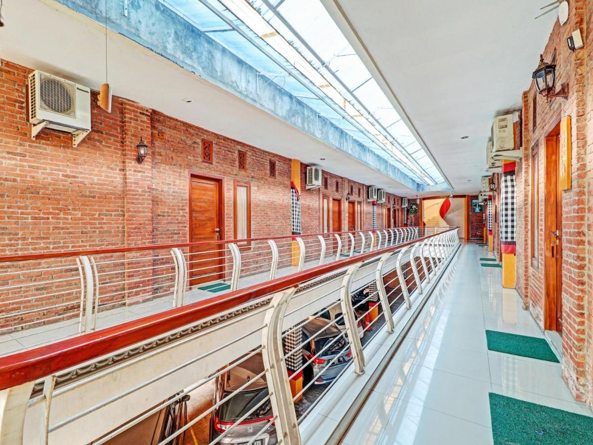 Oyo 90408 Hotel Horton Чиребон Екстер'єр фото