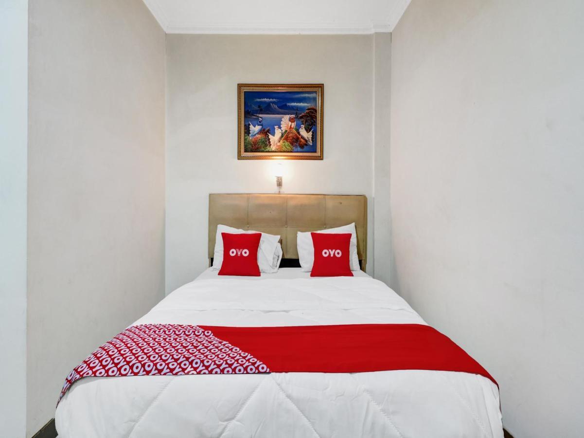 Oyo 90408 Hotel Horton Чиребон Екстер'єр фото