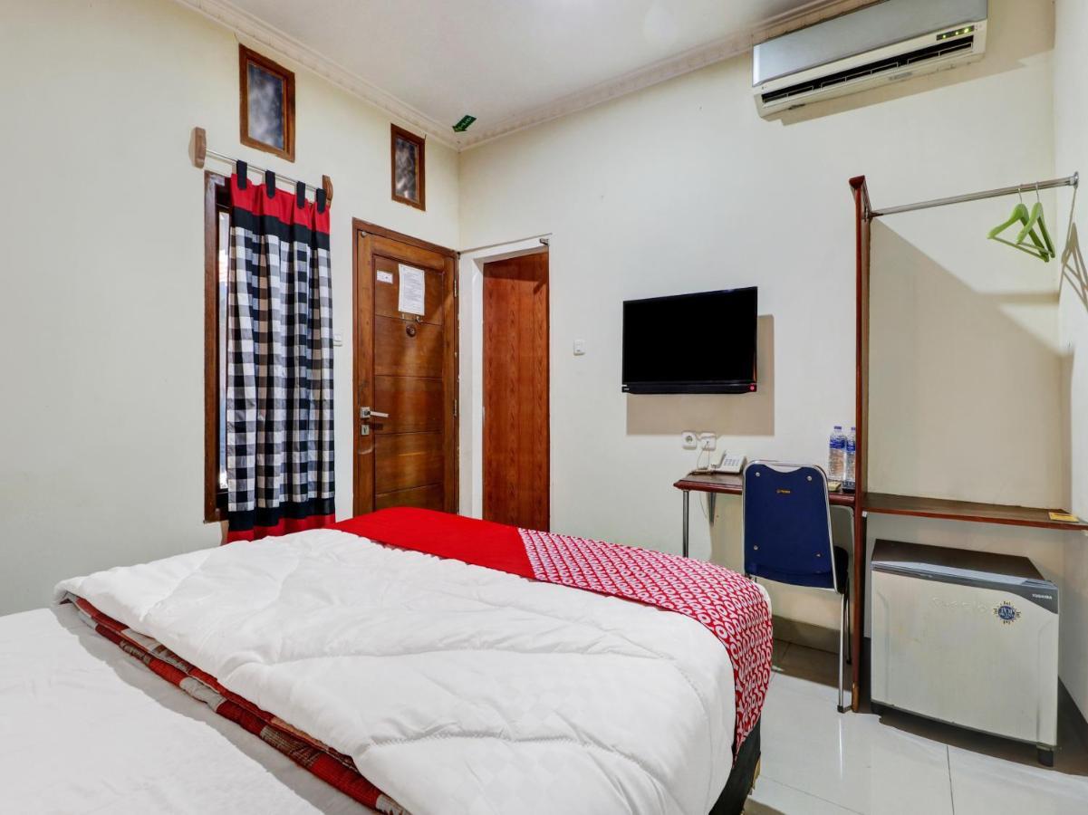 Oyo 90408 Hotel Horton Чиребон Екстер'єр фото