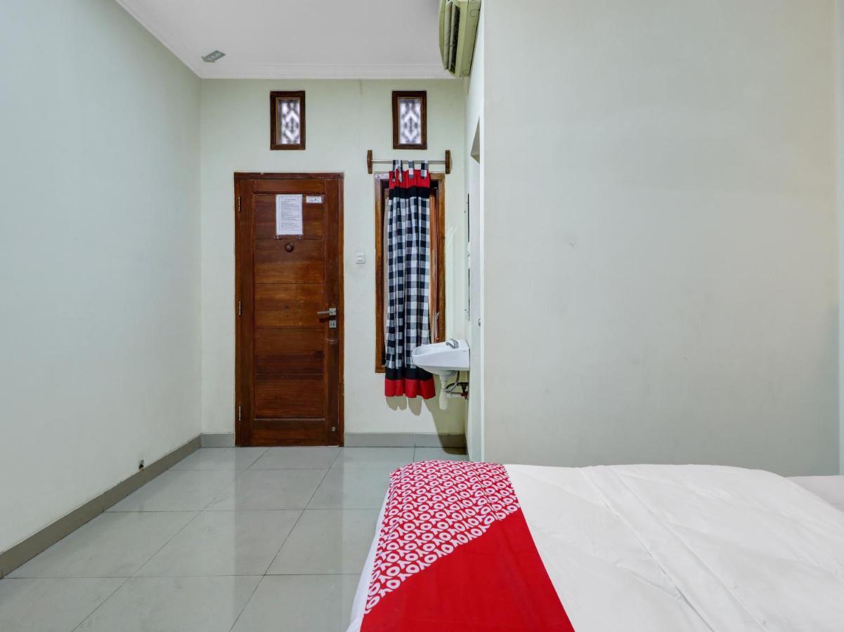 Oyo 90408 Hotel Horton Чиребон Екстер'єр фото