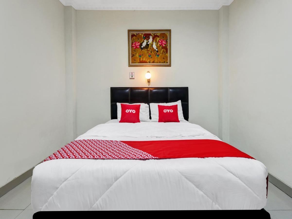 Oyo 90408 Hotel Horton Чиребон Екстер'єр фото
