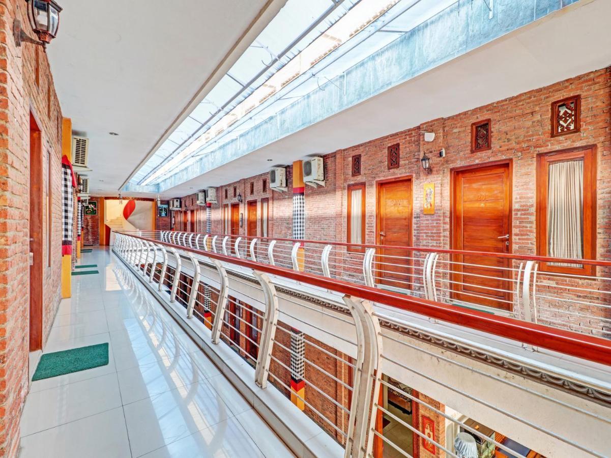 Oyo 90408 Hotel Horton Чиребон Екстер'єр фото