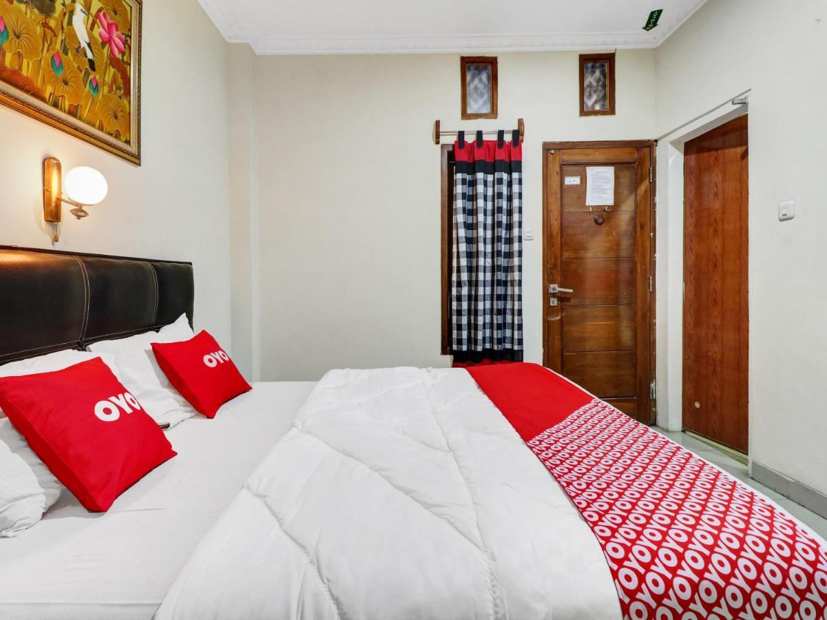 Oyo 90408 Hotel Horton Чиребон Екстер'єр фото
